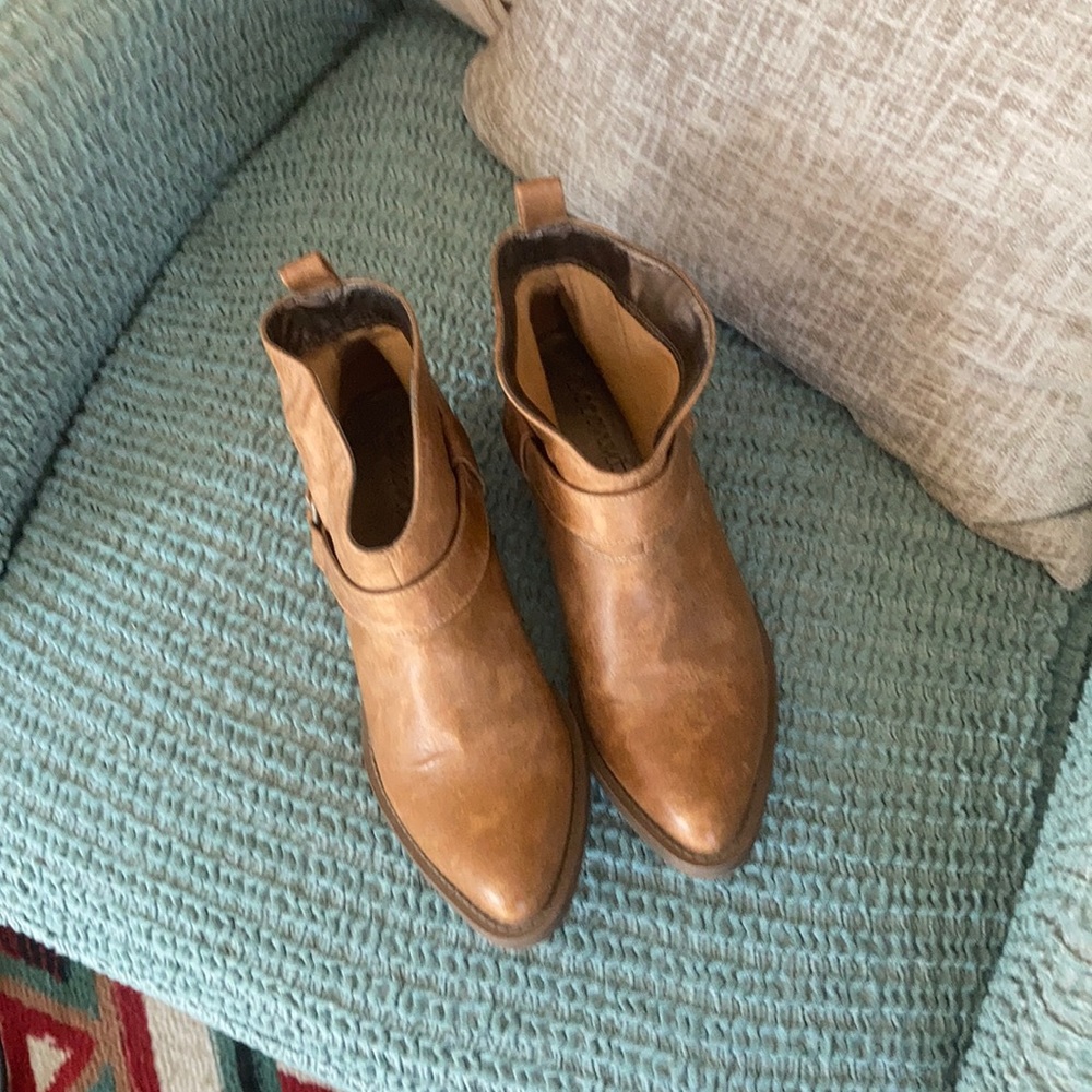 Ankle booties